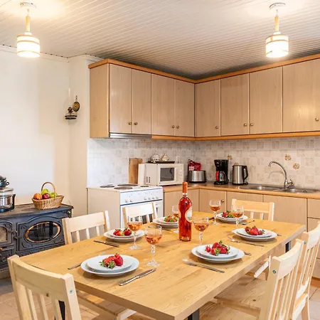 Dellaporta's * Makriotika