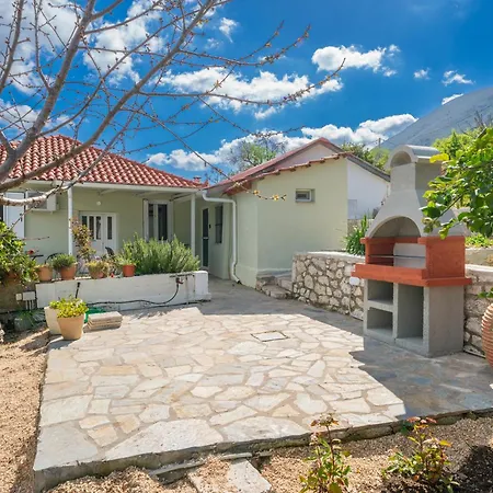 Dellaporta's Makriotika