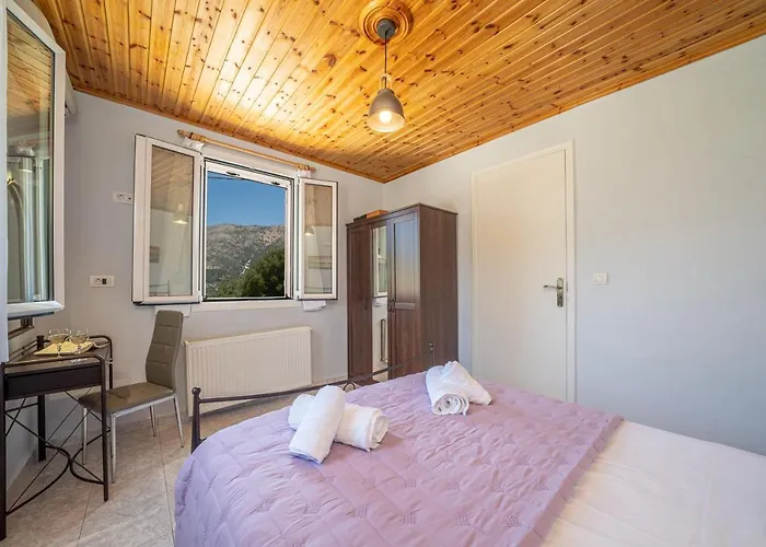 Dellaporta's فيلة Makriotika